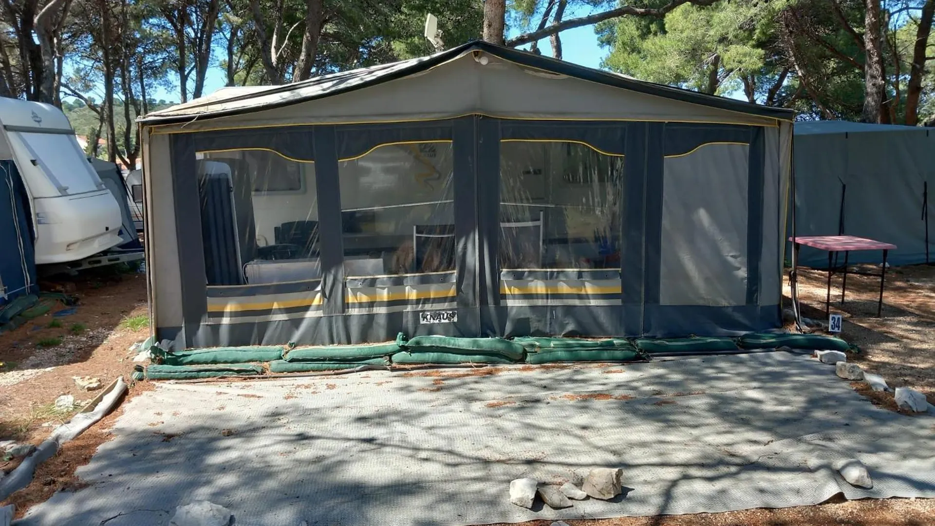 Campsite Caravan Near The Sea 5 Ugljan